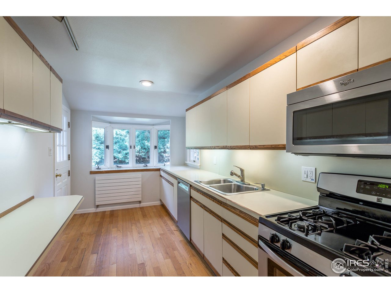 777 Willowbrook Road Boulder, CO 80302 - Photo 14 of 32 Kitchen with doors to backyard
