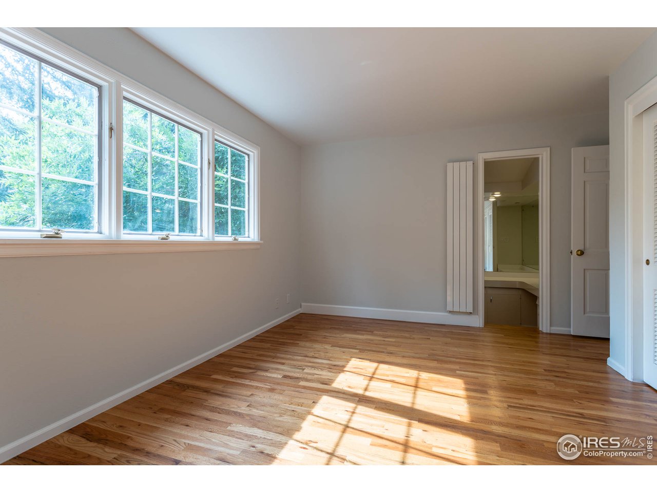 777 Willowbrook Road Boulder, CO 80302 - Photo 18 of 32 Primary bedroom w/ en-suite bath