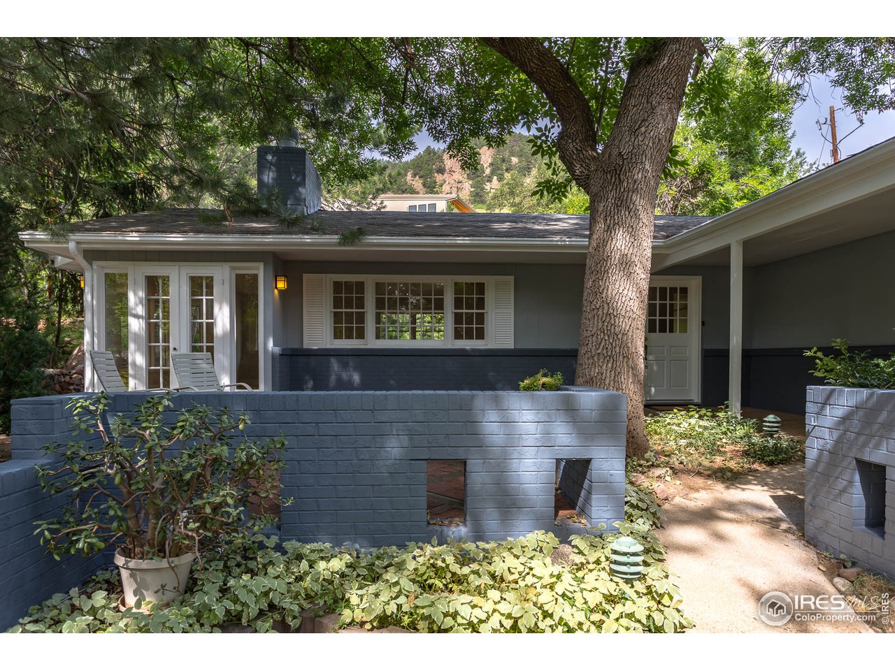 777 Willowbrook Road Boulder, CO 80302 - Photo 4 of 32 Tucked below Flagstaff Mtn