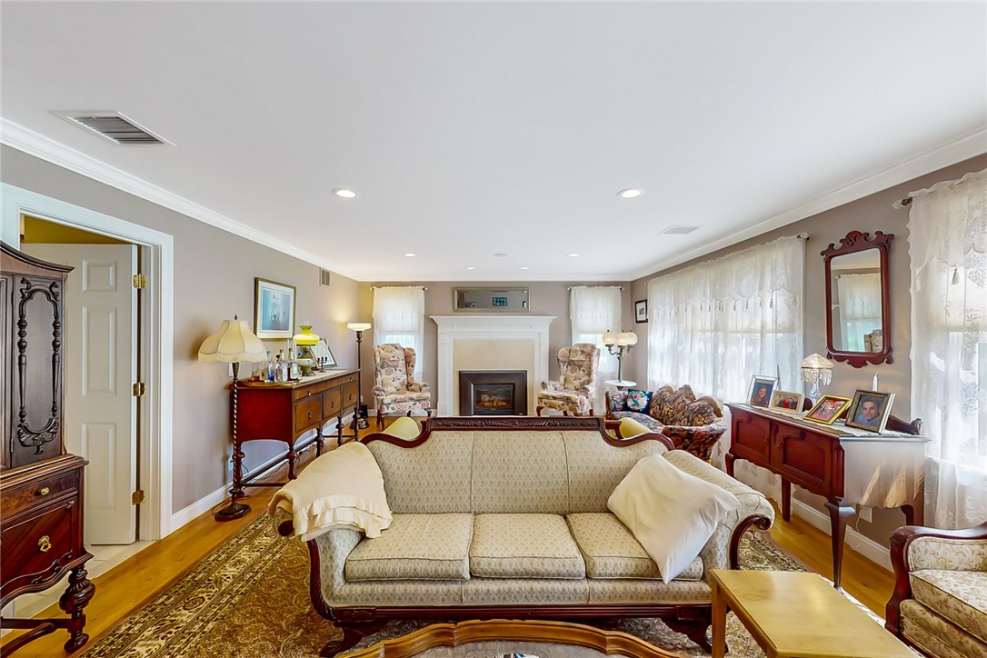 10 Camden Road Narragansett, RI 02882 - Photo 12 of 26 Gallery Image 12