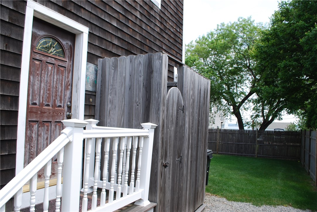 10 Camden Road Narragansett, RI 02882 - Photo 4 of 26 Gallery Image 4