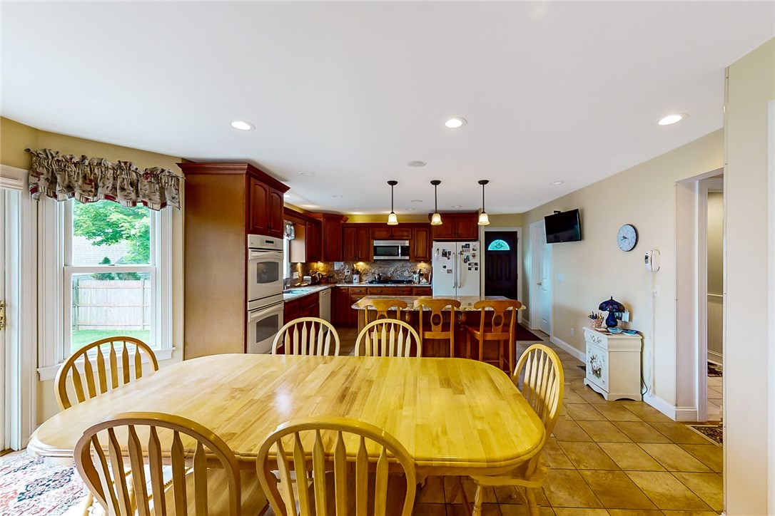 10 Camden Road Narragansett, RI 02882 - Photo 9 of 26 Gallery Image 9