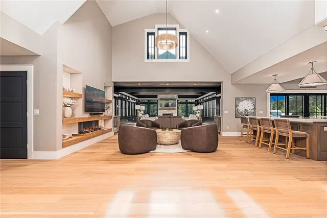 $2,500,000 | 33 Stuart Street, Westerly, RI 02891