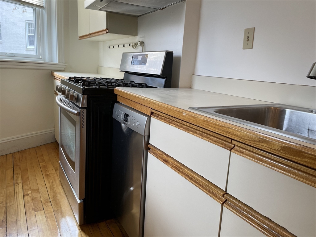 17 Short Street, Unit 4 Brookline, MA 02446 - Photo 5 of 17