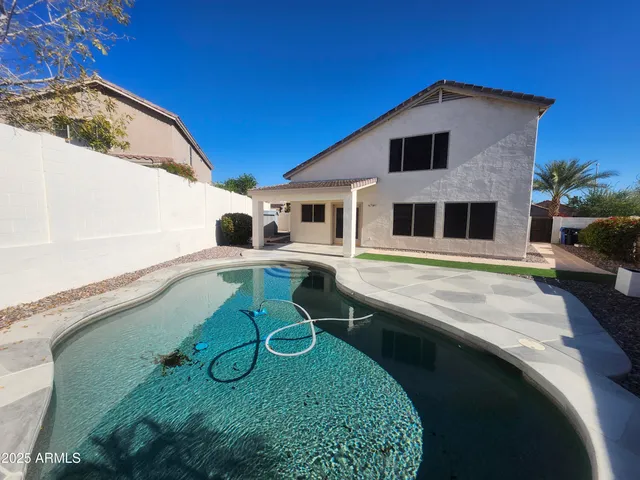 a view of entryway with a front door