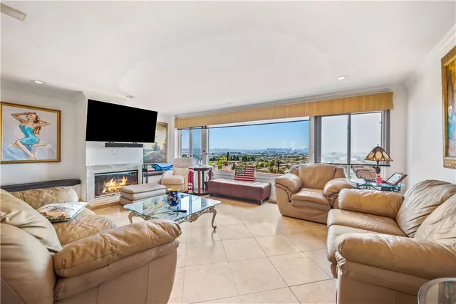 $2,199,000 | 3126 Russell Street, San Diego, CA 92106