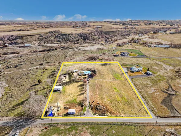$460,000 | 4424 North 1325 East, Buhl, ID 83316