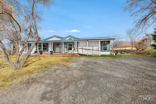 $460,000 | 4424 North 1325 East, Buhl, ID 83316