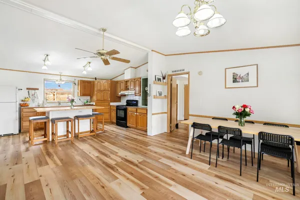 $460,000 | 4424 North 1325 East, Buhl, ID 83316