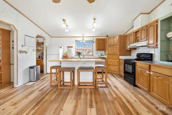 $460,000 | 4424 North 1325 East, Buhl, ID 83316