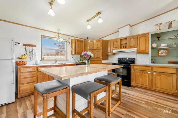 $460,000 | 4424 North 1325 East, Buhl, ID 83316