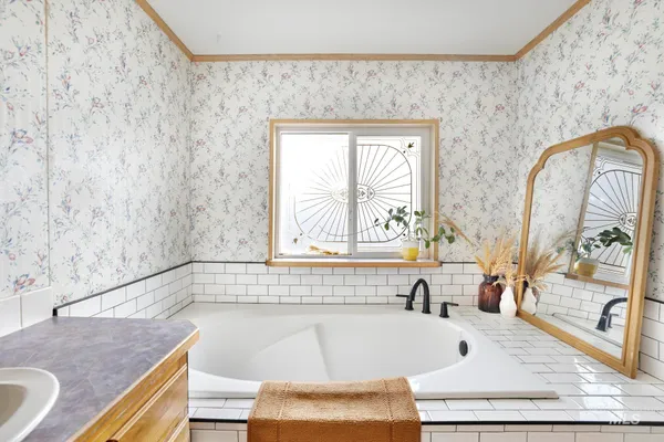 $460,000 | 4424 North 1325 East, Buhl, ID 83316