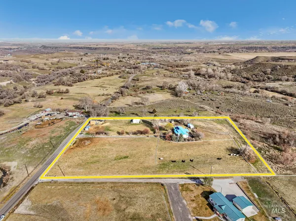 $460,000 | 4424 North 1325 East, Buhl, ID 83316