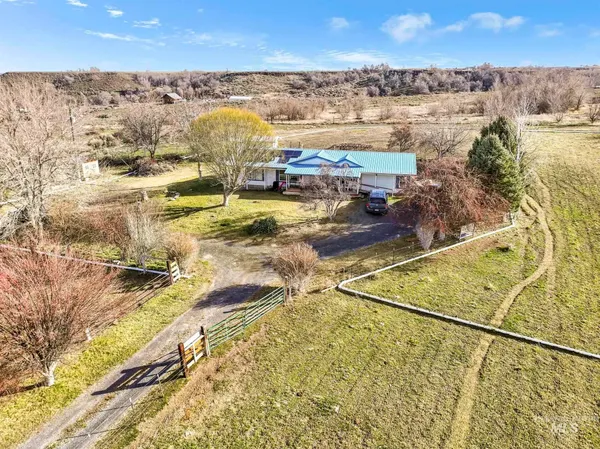 $460,000 | 4424 North 1325 East, Buhl, ID 83316