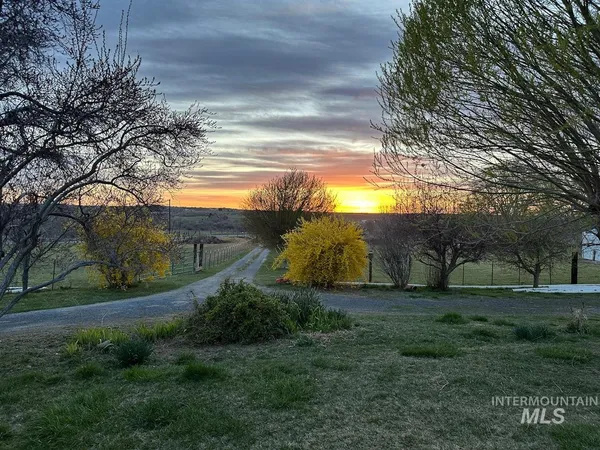 $460,000 | 4424 North 1325 East, Buhl, ID 83316