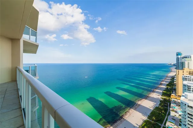 $5,200 | 16699 Collins Avenue, Unit 4201, Sunny Isles Beach, FL 33160