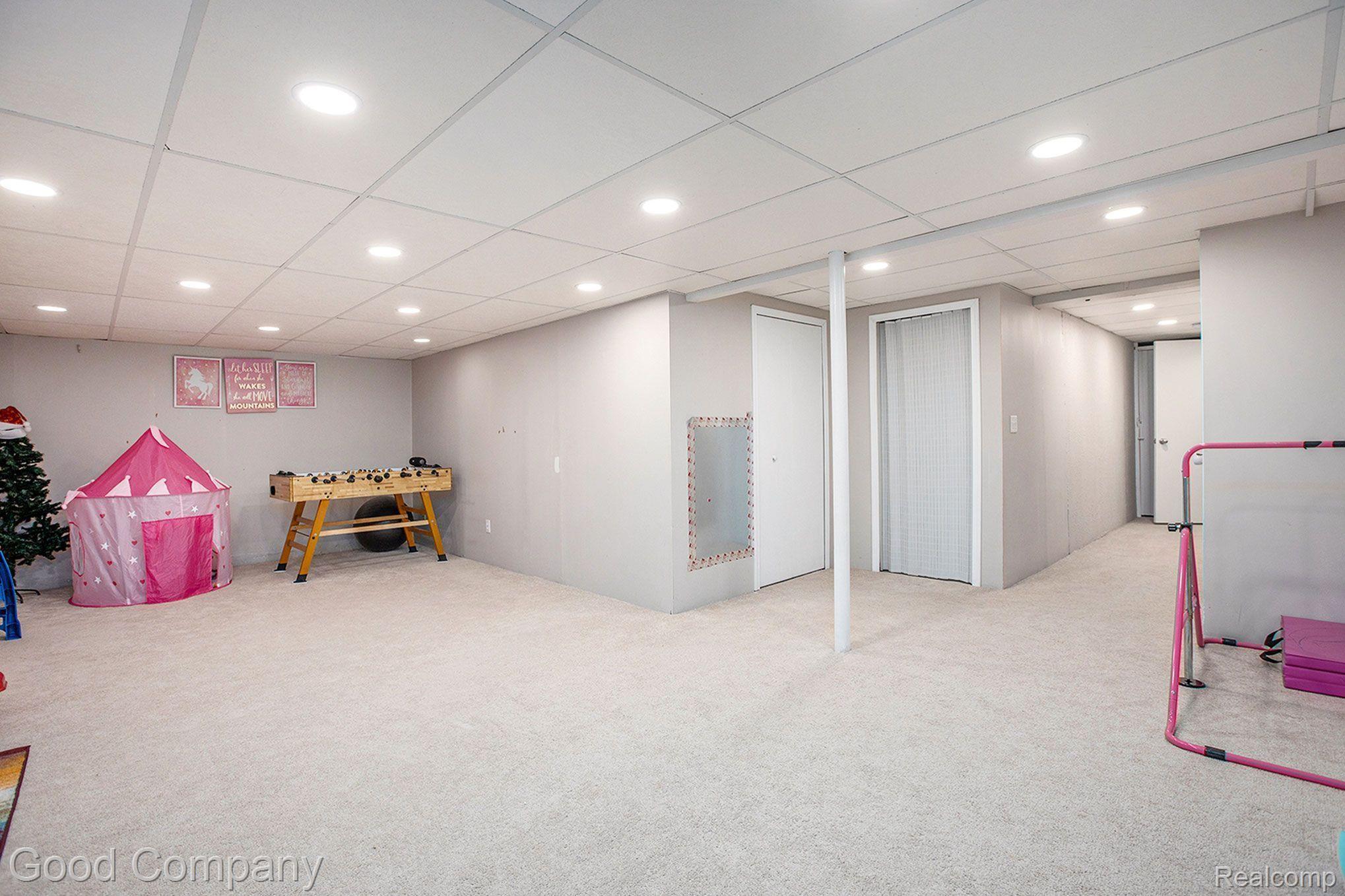 642 Ashley Circle East Rochester, MI 48307 - Photo 15 of 17 Gallery Image 15