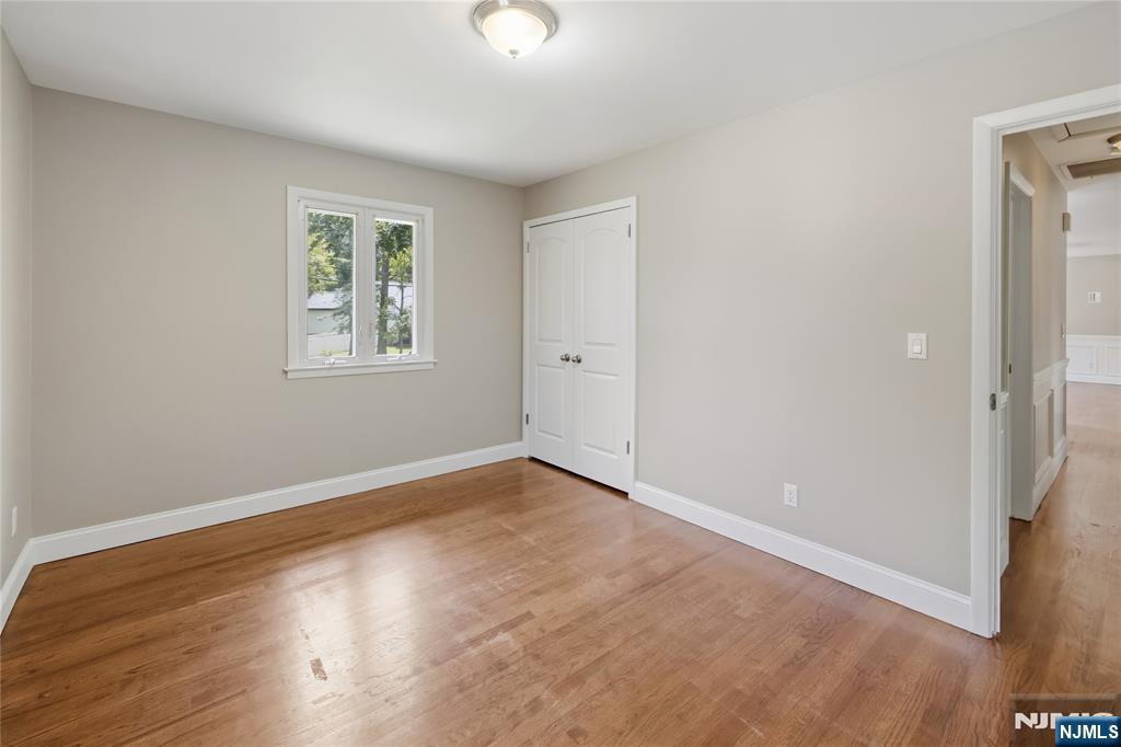 377 Chelsea Street Paramus, NJ 07652 - Photo 11 of 30 Gallery Image 11