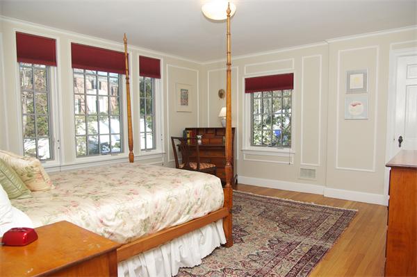 24 Cleveland Road Brookline, MA 02445 - Photo 19 of 27