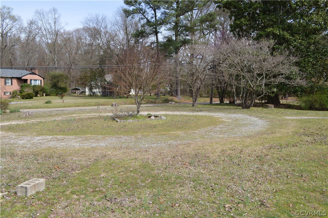 1513 Point Of Rocks Road Chester, VA 23836 - Photo 3 of 27