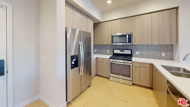 $2,707 | 7290 Edinger Avenue, Unit 3088, Huntington Beach, CA 92647