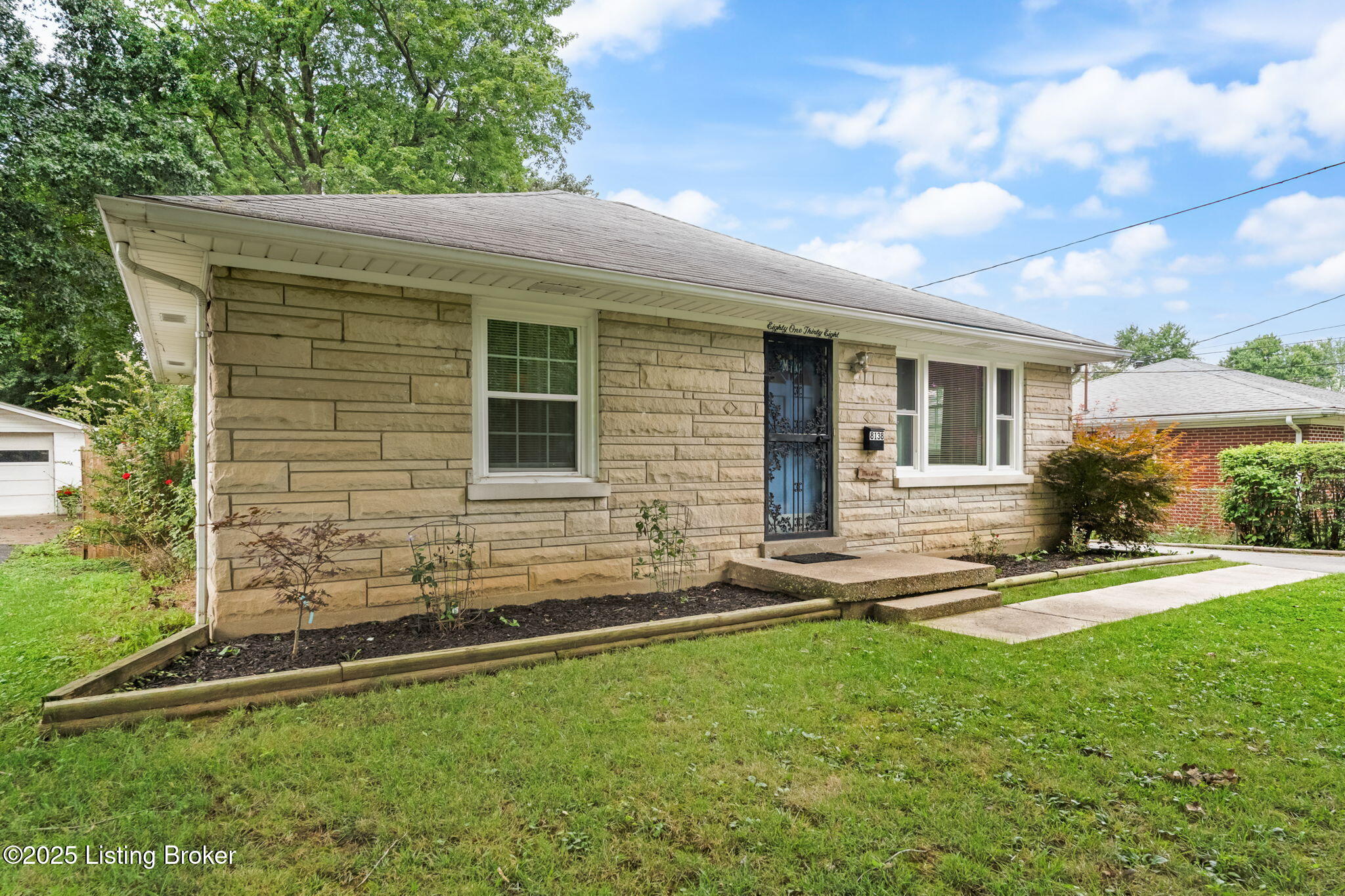 8138 Entrance Road Louisville, KY 40258 - Photo 3 of 23 3-Entrance-23