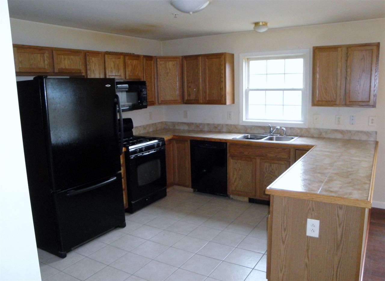 327 Stage Road Nottingham, NH 03290 - Photo 2 of 20