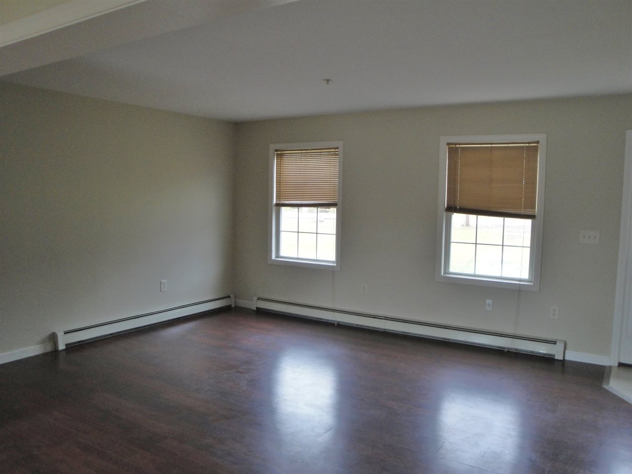 327 Stage Road Nottingham, NH 03290 - Photo 8 of 20