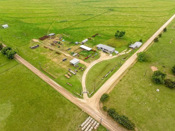 $3,440,340 | 1010 County Road 382, Valley View, TX 76272