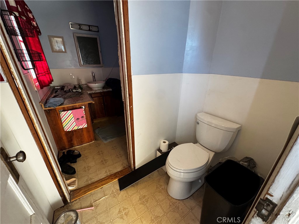 203 Walnut Street Needles, CA 92363 - Photo 26 of 31 Bathroom