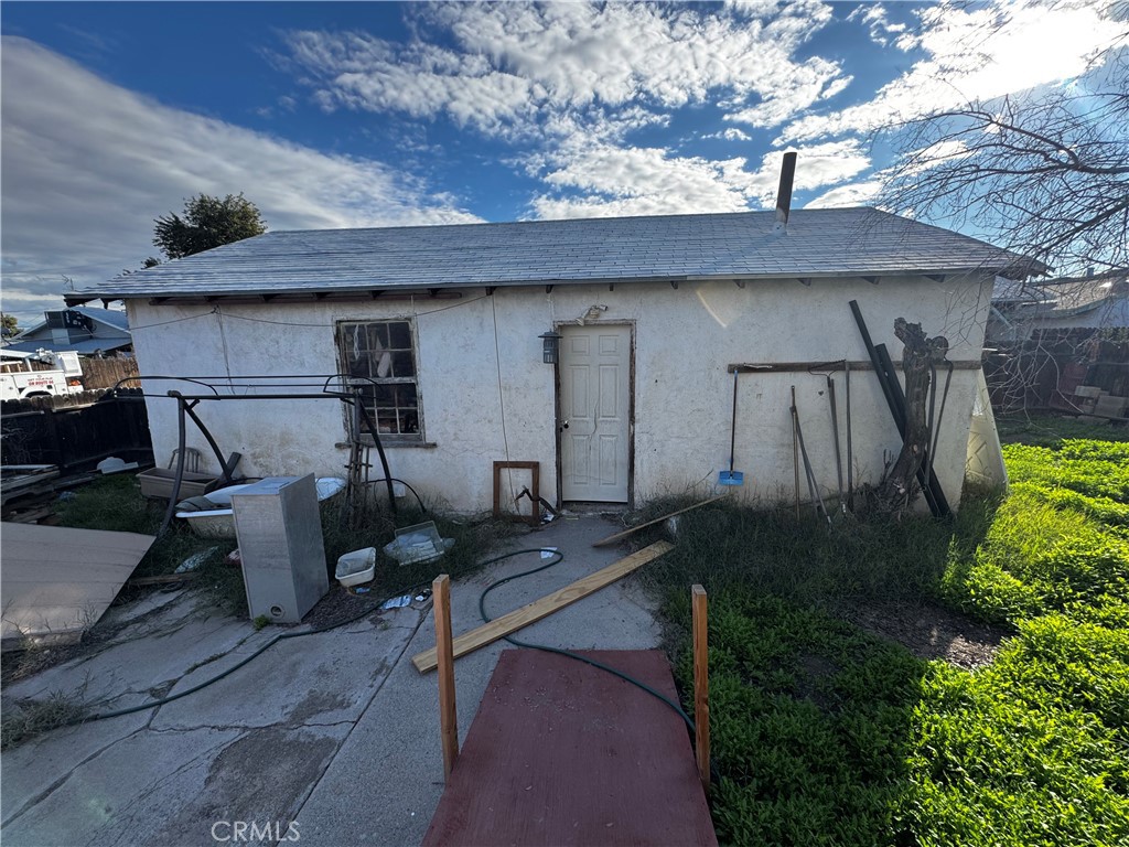 203 Walnut Street Needles, CA 92363 - Photo 29 of 31 Garage