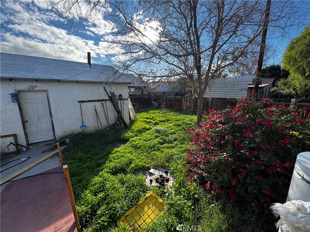 203 Walnut Street Needles, CA 92363 - Photo 30 of 31 Back yard