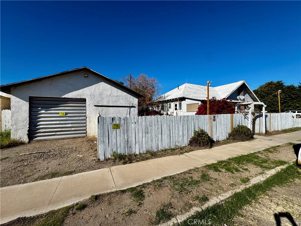 203 Walnut Street Needles, CA 92363 - Photo 5 of 31 Garage