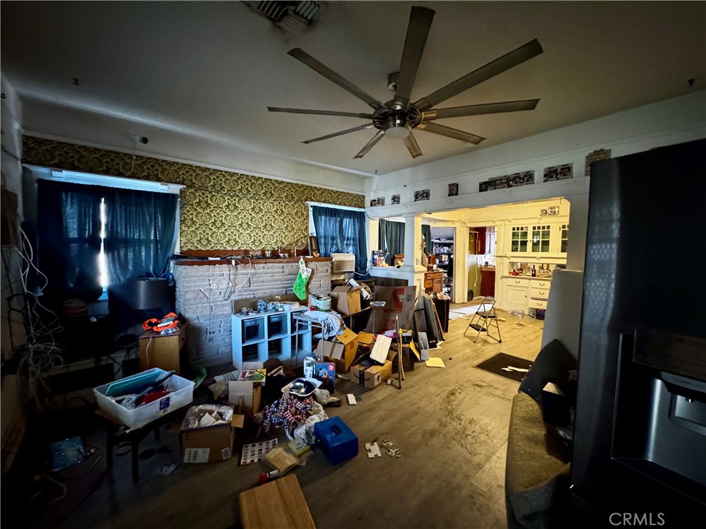 203 Walnut Street Needles, CA 92363 - Photo 8 of 31 Living Room