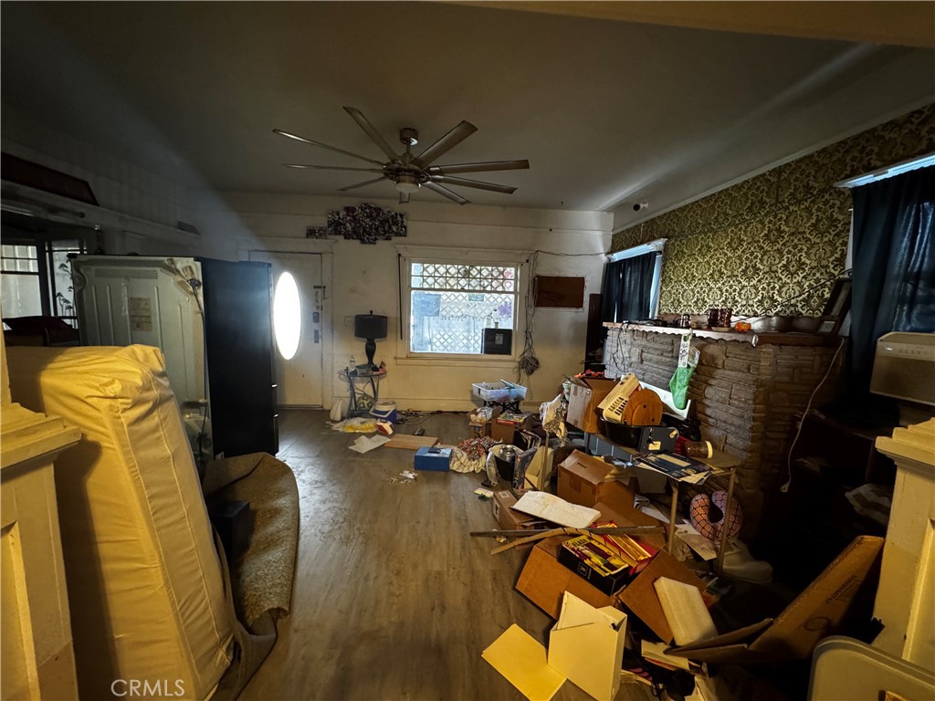 203 Walnut Street Needles, CA 92363 - Photo 10 of 31 Living Room