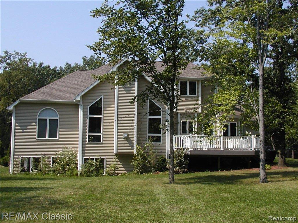 10080 Carmer Road Fenton, MI 48430 - Photo 2 of 11 10080 Carmer (5)