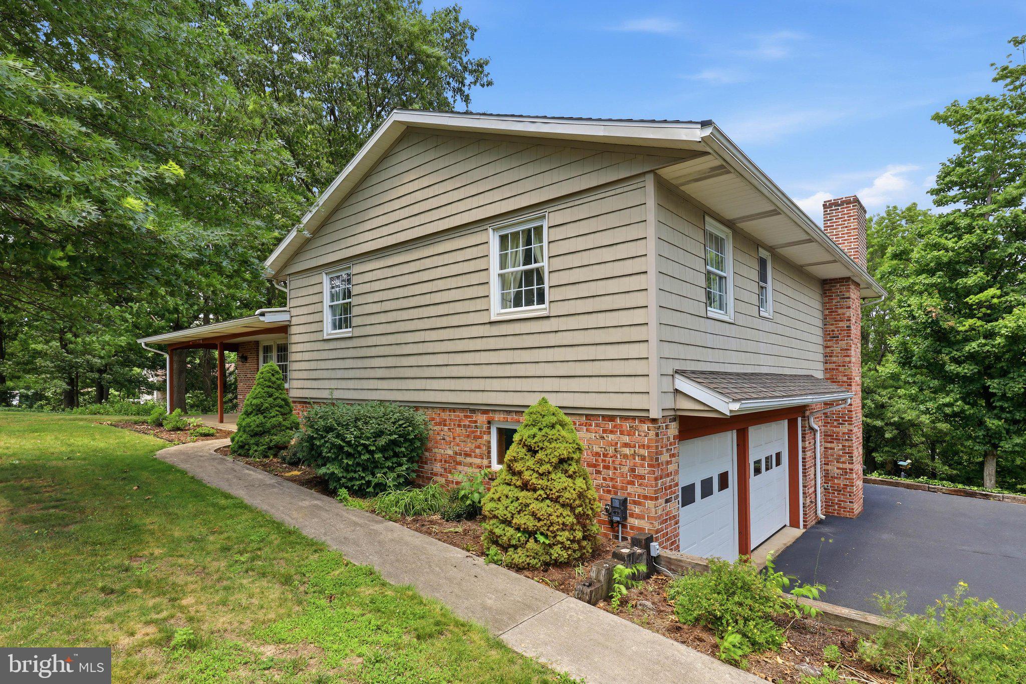 123 Deck Road Womelsdorf, PA 19567 - Photo 3 of 51