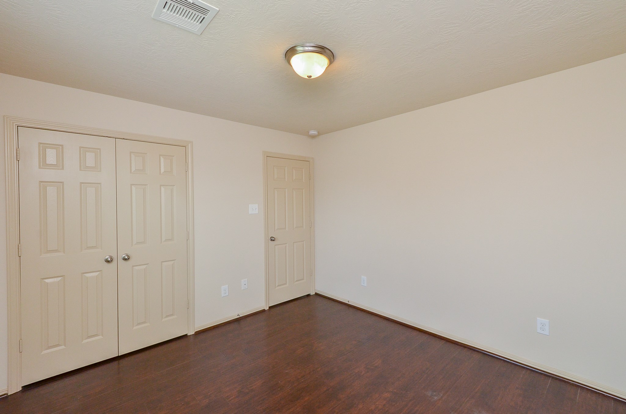 25135 Ginger Ranch Drive Katy, TX 77494 - Photo 25 of 32 Guest bedroom 1: A well-proportioned bedroom featuring neutral tones and a simple layout for versatile living.