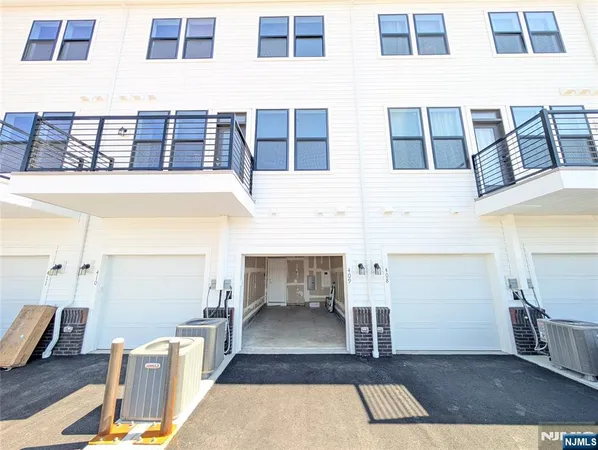 $4,100 | 400 Willow Street, Unit 409, Kearny, NJ 07032
