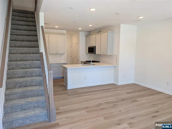 $4,100 | 400 Willow Street, Unit 409, Kearny, NJ 07032