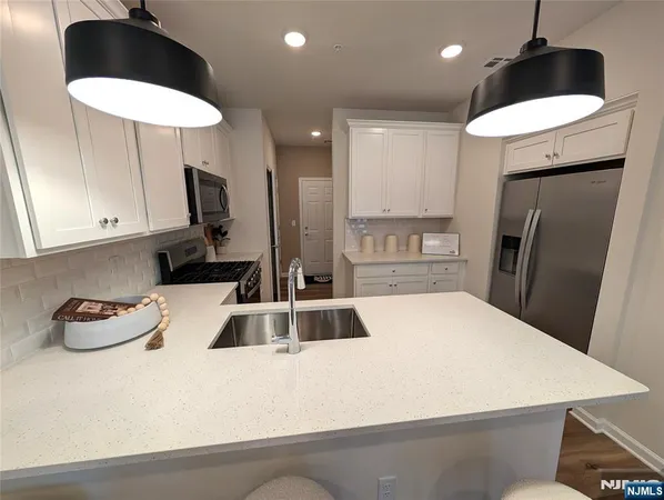 $4,100 | 400 Willow Street, Unit 409, Kearny, NJ 07032