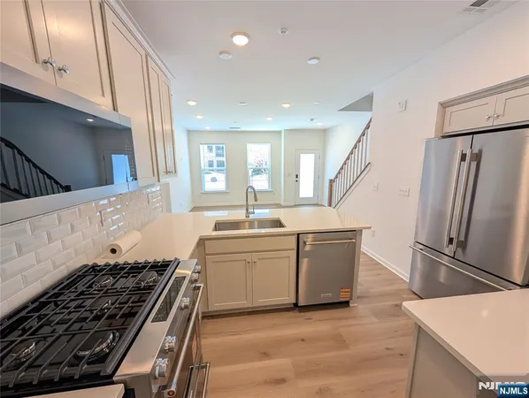 $4,100 | 400 Willow Street, Unit 409, Kearny, NJ 07032