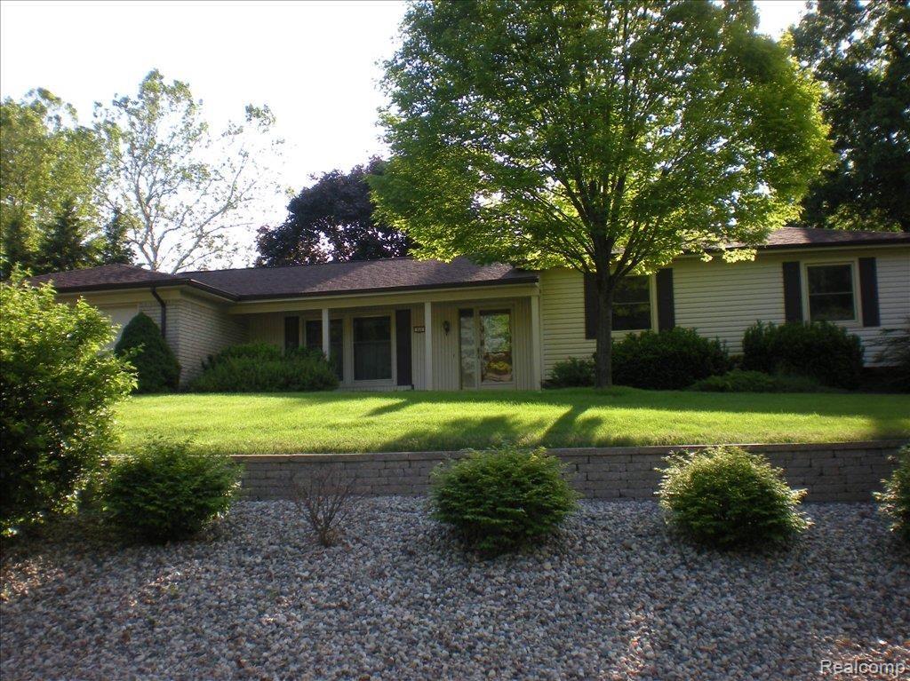 658 South Fieldstone Drive Rochester, MI 48309 - Photo 1 of 1 Fieldstone 658