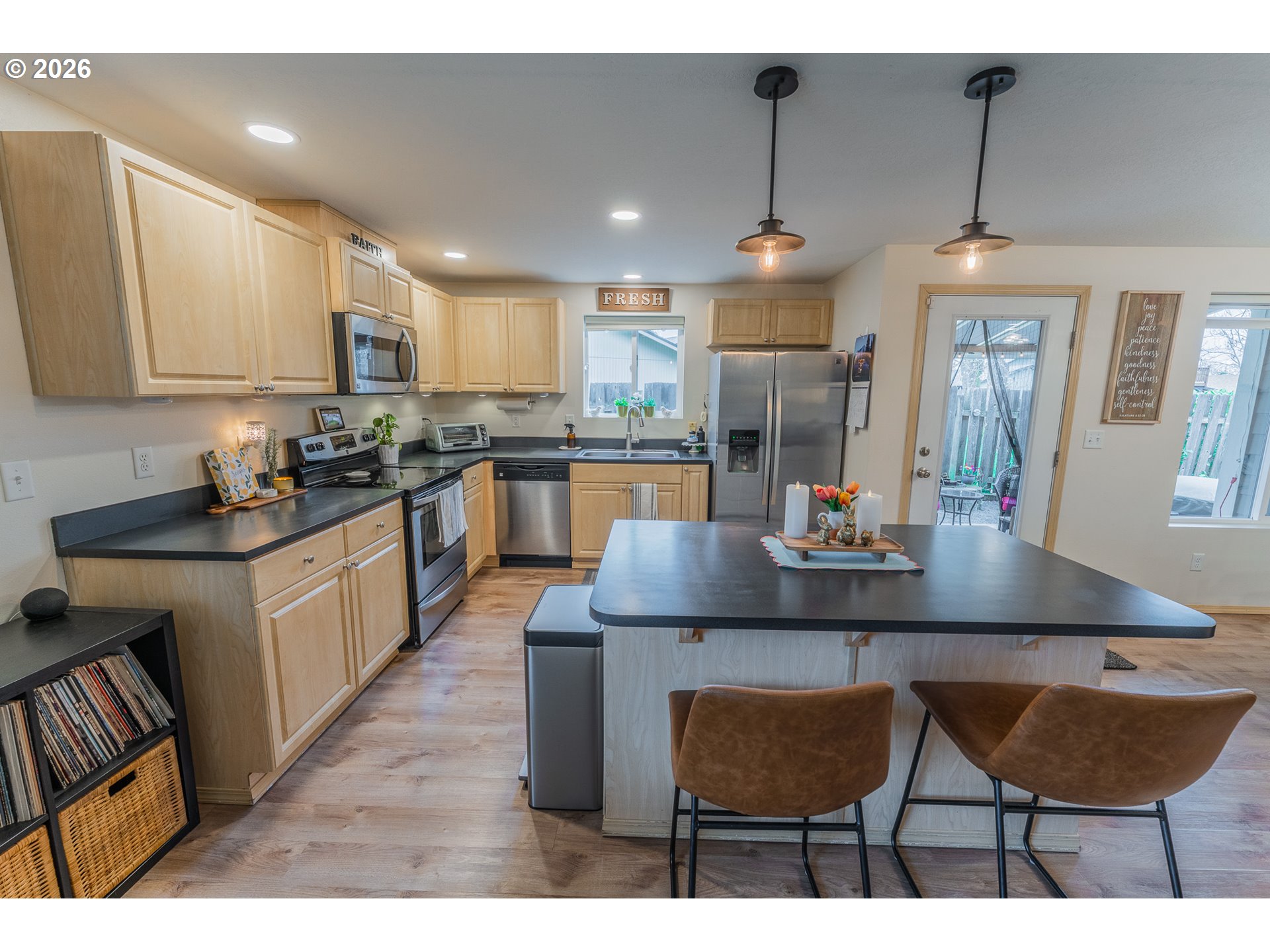 2318 8th Street Springfield, OR 97477 - Photo 5 of 17