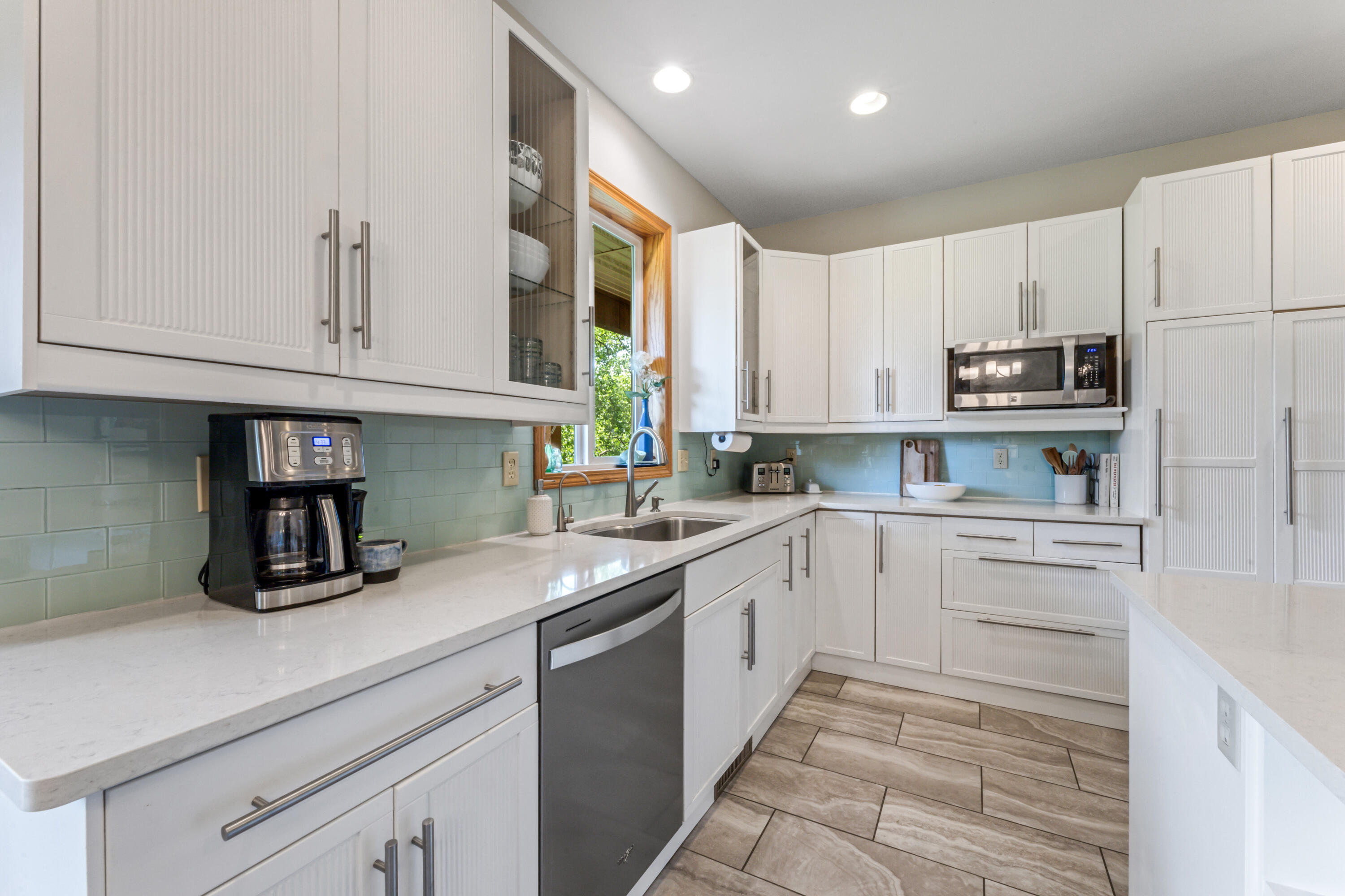 271 East Garvin Heights Road Winona, MN 55987 - Photo 19 of 54 19 kitchen