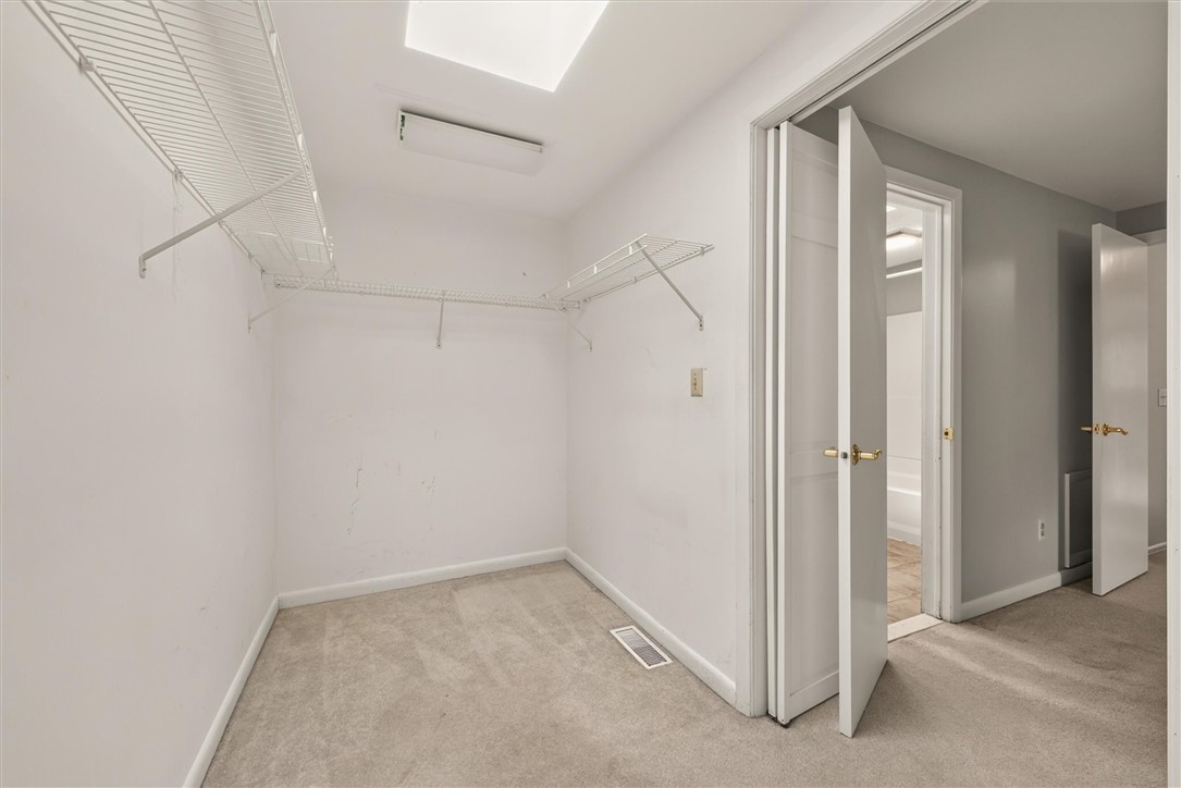 25 Whippletree Road Perinton, NY 14450 - Photo 39 of 44 Large walk-in closet