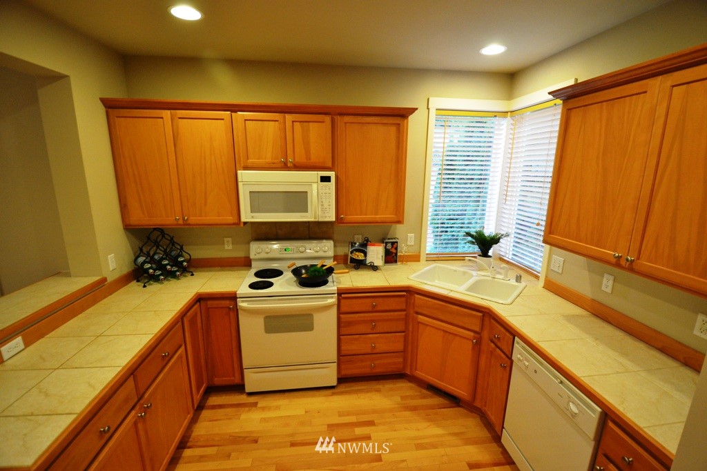 16828 166th Place Southeast Renton, WA 98058 - Photo 6 of 15