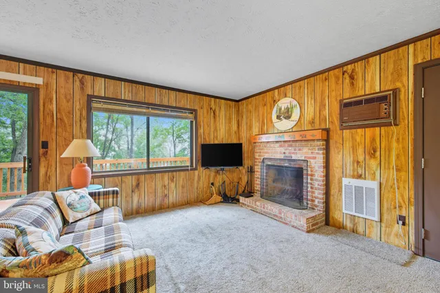 $205,000 | 760 Hilltop Ln Mount, Mount Jackson, VA 22842