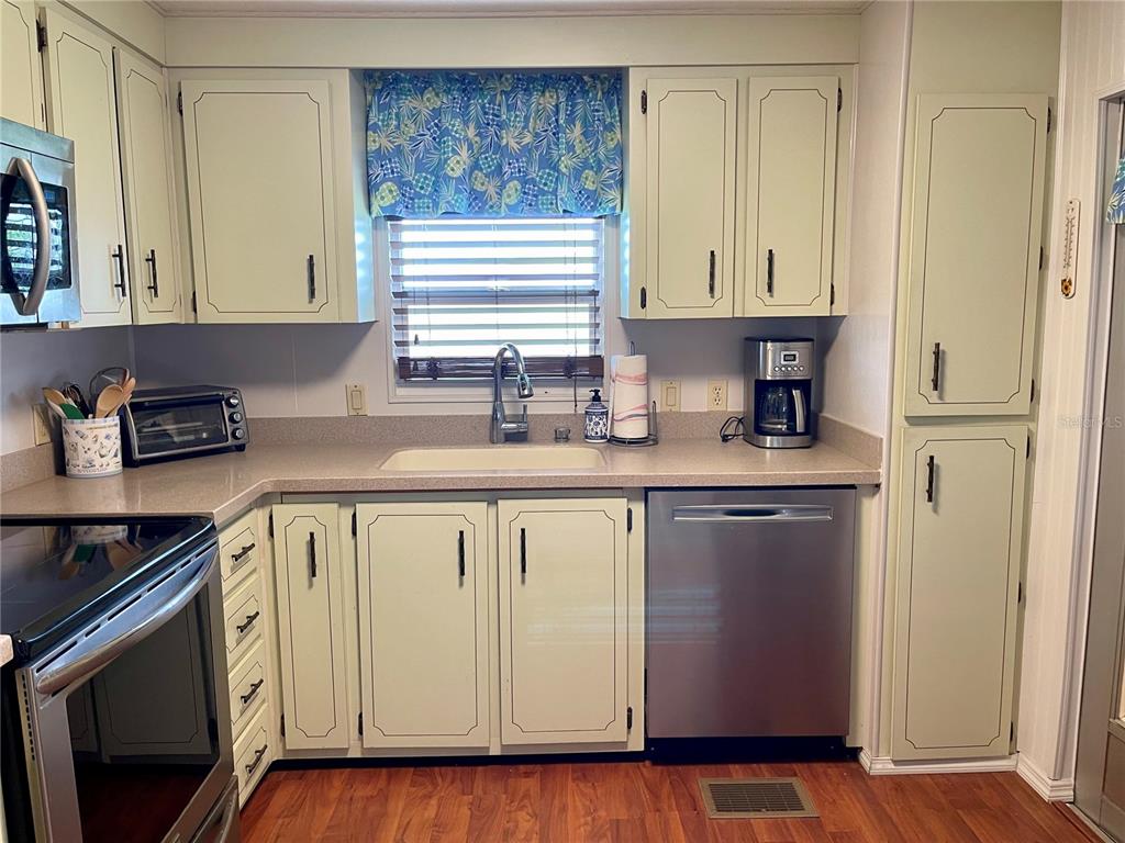 204 Red Maple Drive Palm Harbor, FL 34684 - Photo 5 of 28