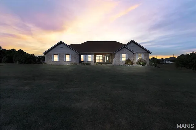 $599,900 | 7731 Briar Creek Lane, Waterloo, IL 62298